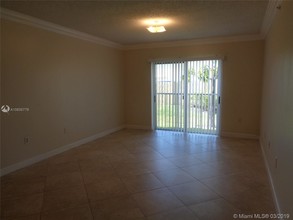 9905 Westwood Dr-Unit -18-3 in Tamarac, FL - Foto de edificio - Building Photo