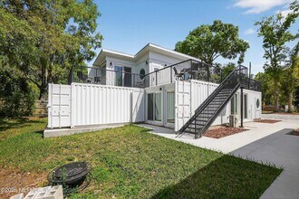 8778 Waterfront Terrace, Unit A in Jacksonville, FL - Foto de edificio - Building Photo