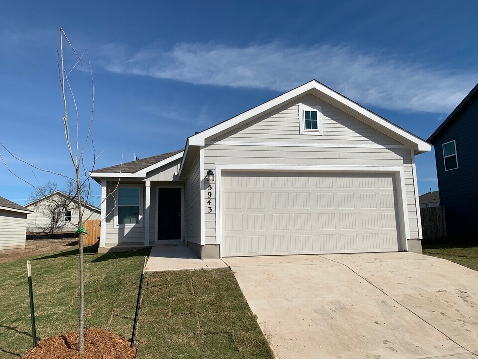 5943 Autumn Palms in San Antonio, TX - Building Photo