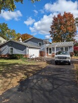 3842 Farmbrook Dr in Sylvania, OH - Building Photo