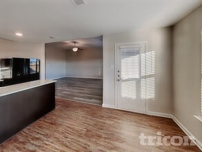 114 Hamilton Way in Venus, TX - Foto de edificio - Building Photo