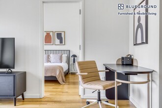 4-75-75 48th Ave, Unit FL8-ID764 in Queens, NY - Foto de edificio - Building Photo