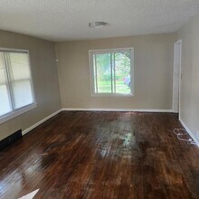 2416 E 53rd St in Kansas City, MO - Building Photo - Building Photo