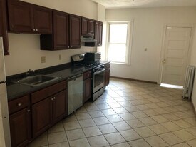 1906 Beacon St, Unit 1F in Brookline, MA - Building Photo