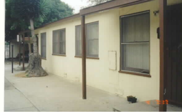 5651 Quinn St in Bell Gardens, CA - Building Photo