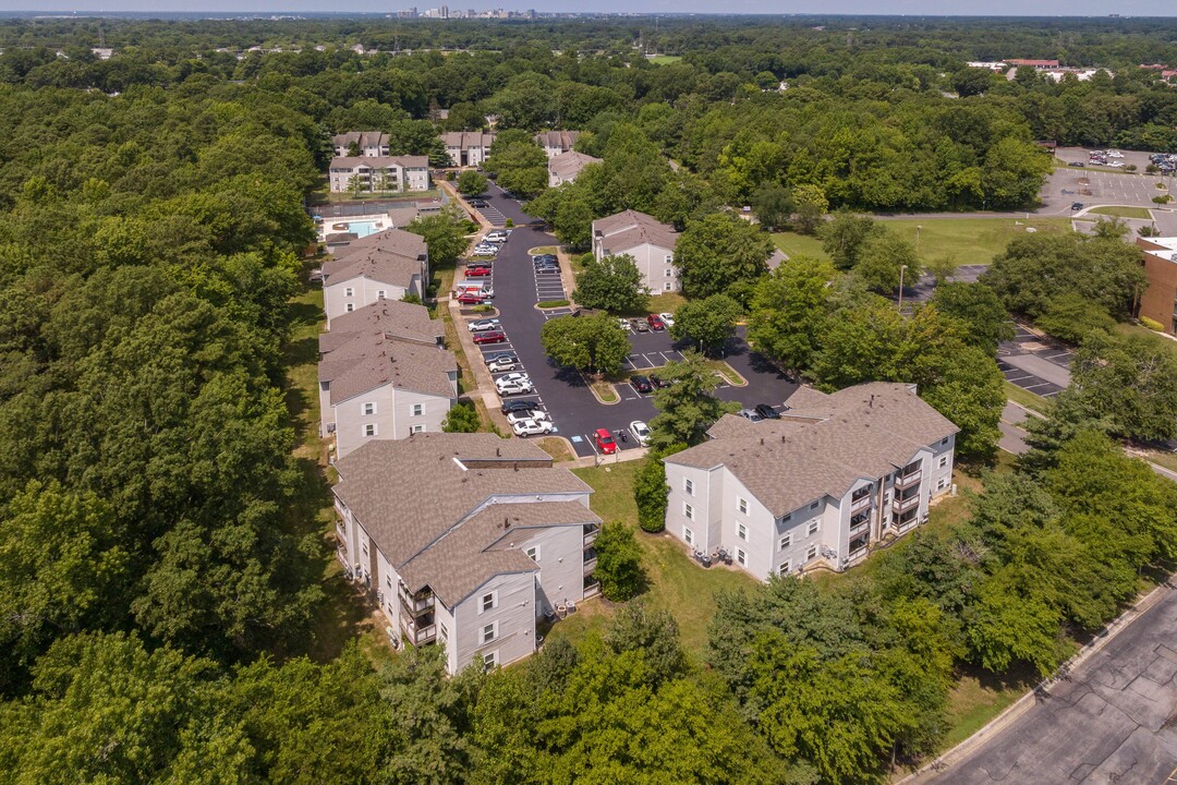 Laurel Pines in Richmond, VA - Building Photo