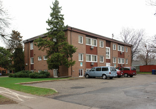 6413 Pleasant Ave So in Richfield, MN - Foto de edificio - Building Photo