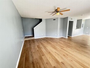 2201 Fluorshire Dr in Brandon, FL - Building Photo - Building Photo