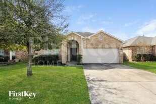 8607 E Highlands Crossing in Highlands, TX - Building Photo