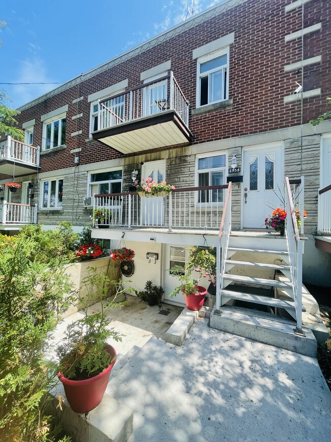 2560 Tillemont Rue in Montréal, QC - Building Photo - Building Photo
