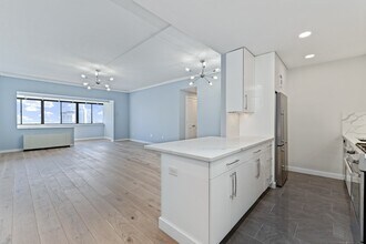 8 Whittier Pl in Boston, MA - Building Photo - Building Photo