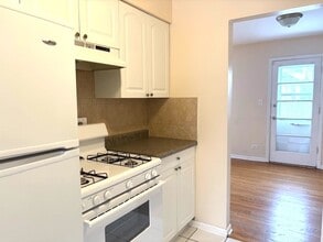 811 Hibbard Rd in Wilmette, IL - Building Photo - Building Photo