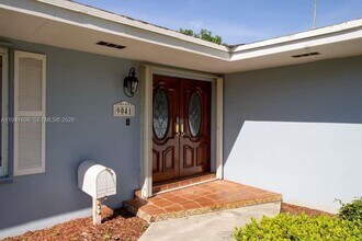 9041 SW 88th St in Miami, FL - Building Photo - Building Photo