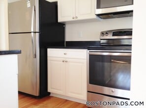 3 Chauncy St, Unit 12A in Cambridge, MA - Foto de edificio - Building Photo