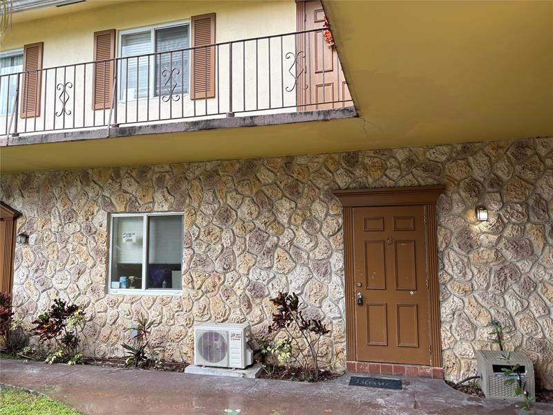 9200 NW 38th Dr in Coral Springs, FL - Building Photo