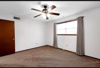 805 S Bonn St in Wichita, KS - Building Photo - Building Photo