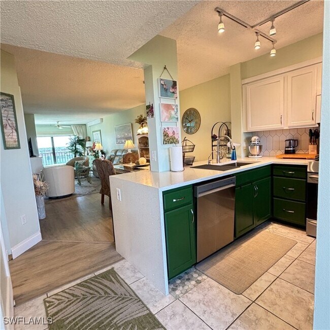 7406 Lake Breeze Dr in Ft. Myers, FL - Building Photo - Building Photo