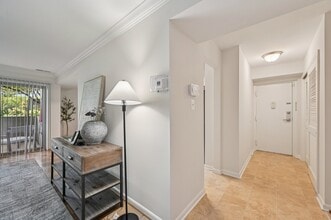 Ruxton Village Apartments in Baltimore, MD - Foto de edificio - Building Photo