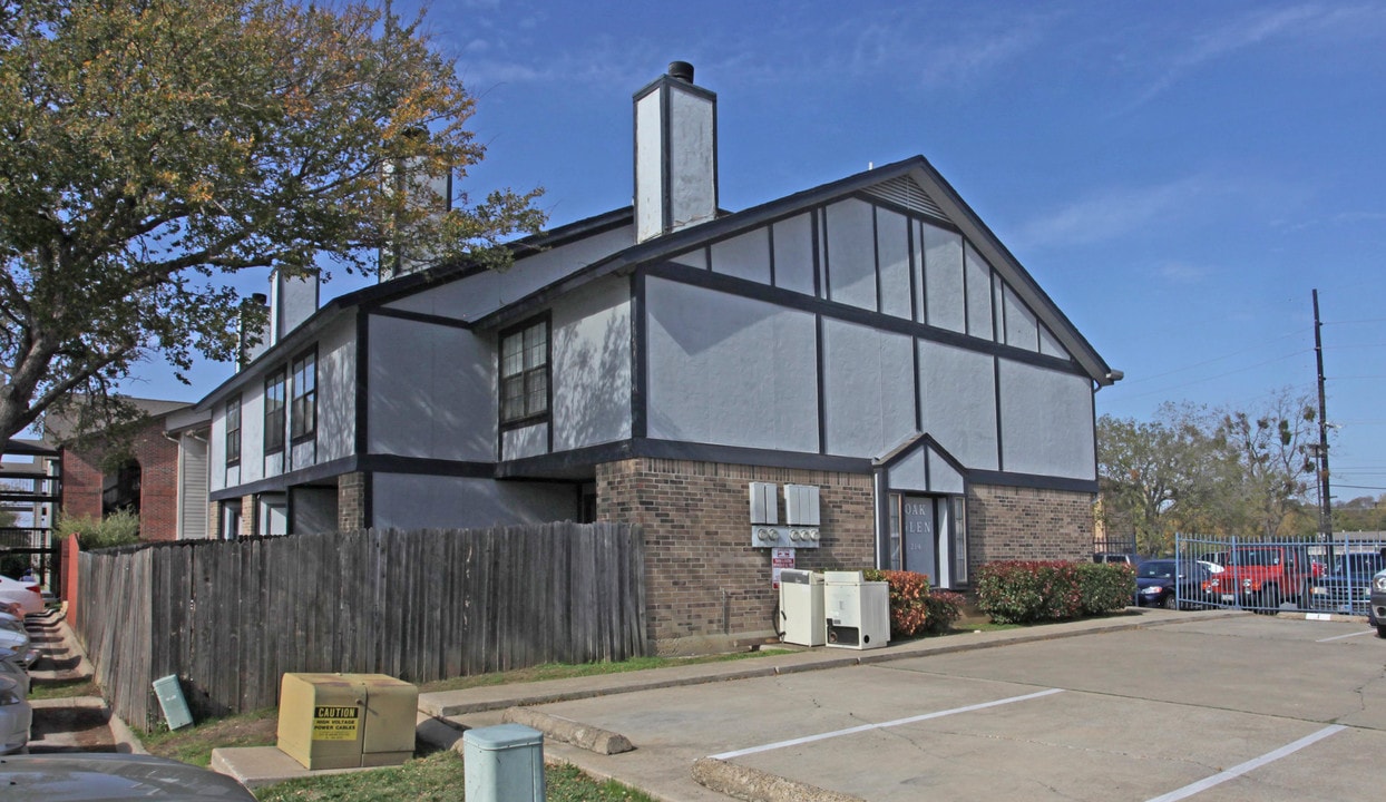 Oak Glen in Denton, TX - Building Photo