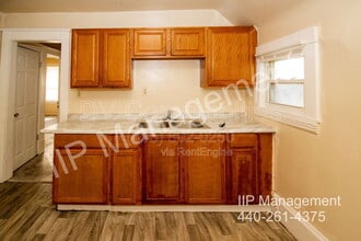 2142 W 105th St in Cleveland, OH - Foto de edificio - Building Photo