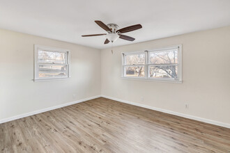 20 Norwood Terrace-Unit -2nd floor in Trumbull, CT - Building Photo - Building Photo