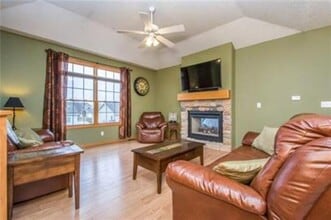 523 E 4th St in Huxley, IA - Building Photo - Building Photo