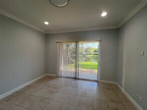 3318 Lakeside Dr in Davie, FL - Building Photo - Building Photo