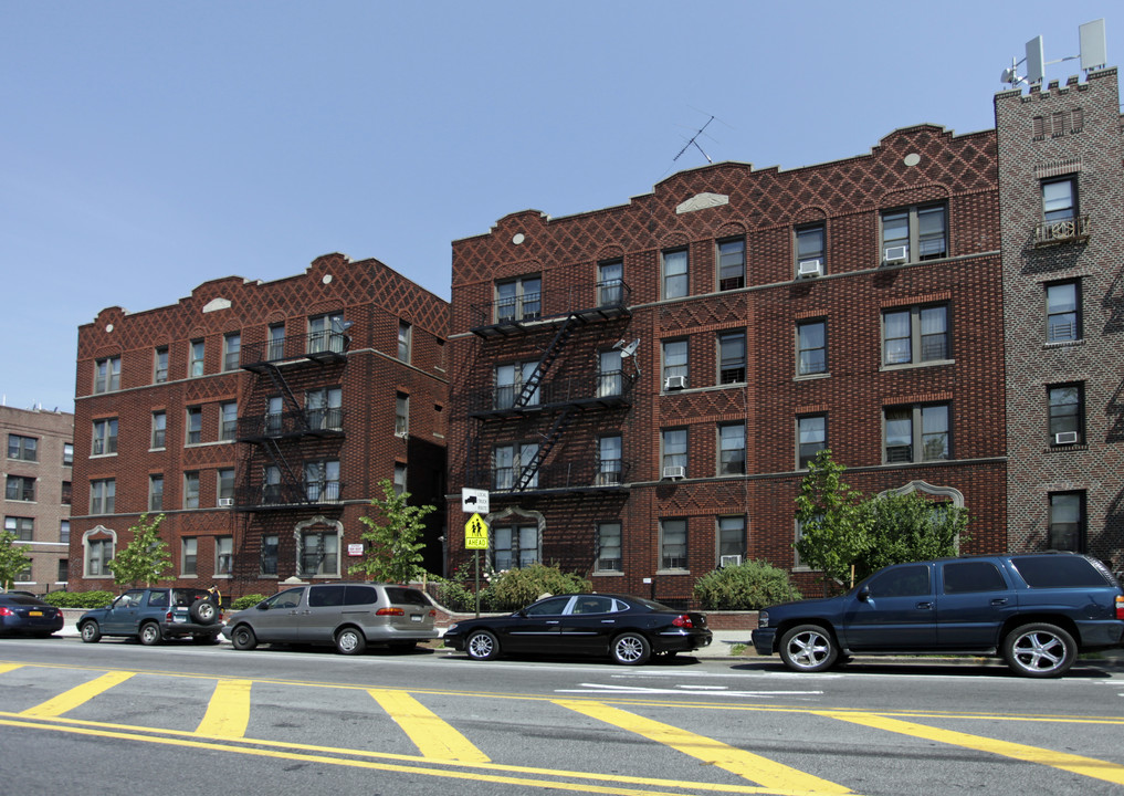 Linden Court in Brooklyn, NY - Building Photo