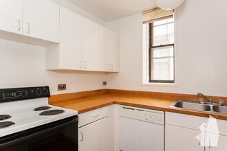 600 W Surf St, Unit 2 in Chicago, IL - Building Photo - Building Photo