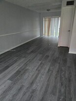 5221 NW 27th St in Lauderhill, FL - Building Photo