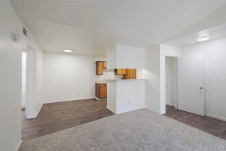 2323 Wells Branch Pkwy in Austin, TX - Foto de edificio - Building Photo