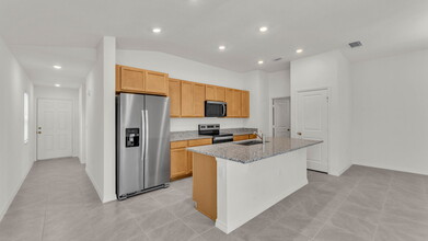 219 Ash Way in Auburndale, FL - Building Photo - Building Photo