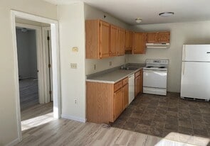 Colindale Estates in Old Orchard Beach, ME - Building Photo