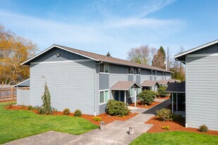 Station Place Townhomes in Sumner, WA - Building Photo