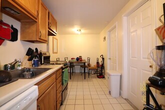 216 Freeman St, Unit 2 in Brookline, MA - Building Photo - Building Photo