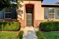 1680 N Avignon Ln in Clovis, CA - Foto de edificio - Building Photo