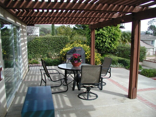 3620 Sunnyside Dr in Yorba Linda, CA - Foto de edificio - Building Photo