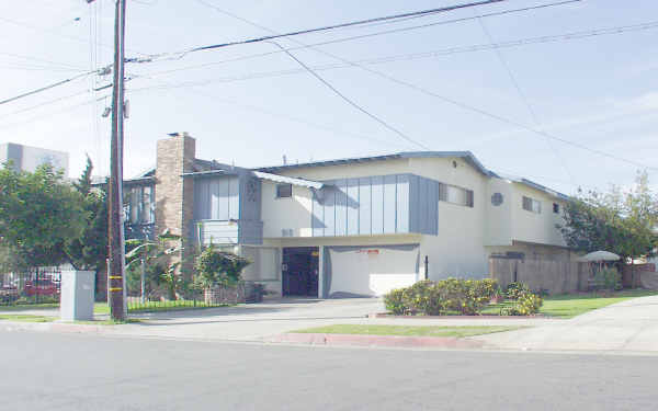 919 S Flower St in Inglewood, CA - Foto de edificio