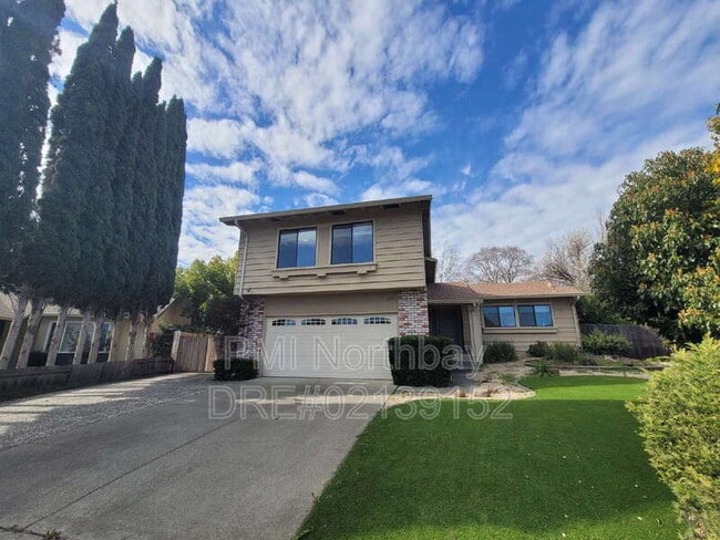 property at 3552 Larchmont Ct