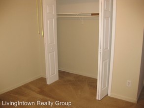 1230 Oakplace Dr SW in Marietta, GA - Building Photo - Building Photo