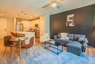 777 E Stella Ln in Phoenix, AZ - Foto de edificio - Building Photo