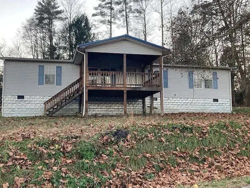 911 Back Valley Rd in Oliver Springs, TN - Building Photo