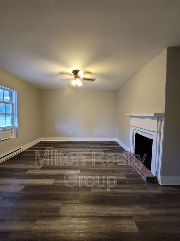 210 S Elm Ave in Dunn, NC - Foto de edificio - Building Photo