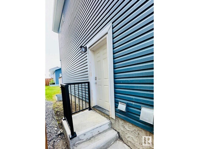 2640 11 St NW in Edmonton, AB - Building Photo - Building Photo