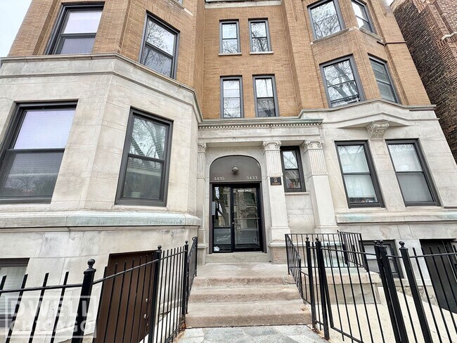 3433 N Elaine Pl, Unit 2R in Chicago, IL - Building Photo - Building Photo