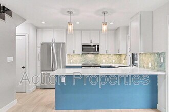 490 Calderon Ave in Mountain View, CA - Building Photo - Building Photo