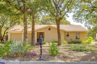 7036 Crabtree Ln in Fort Worth, TX - Building Photo - Building Photo