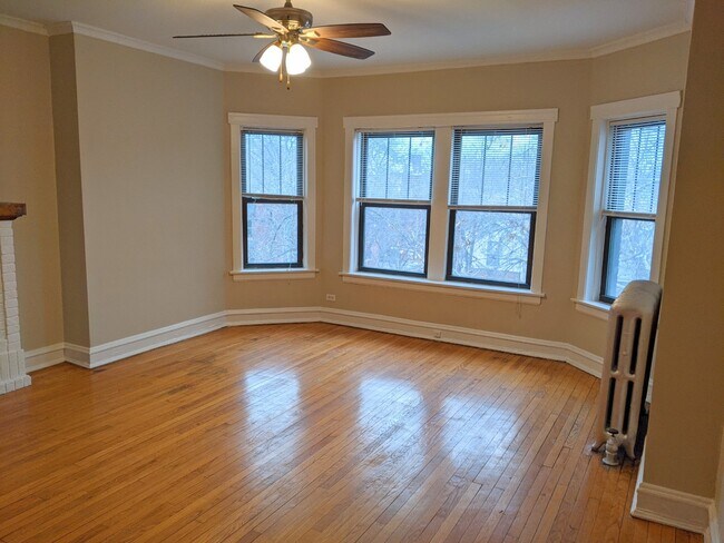 6554 N Ashland Ave in Chicago, IL - Building Photo - Building Photo