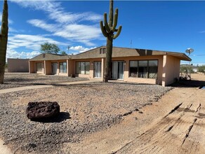 13961-13939 S Berwick Rd in Arizona City, AZ - Building Photo - Building Photo