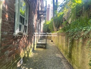 38 Gibson St, Unit 6B in Cambridge, MA - Building Photo - Building Photo